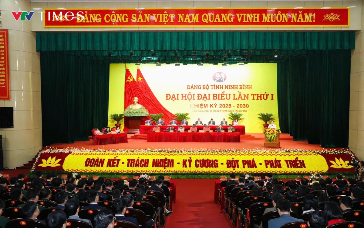 Đại hội Đảng bộ tỉnh Ninh Bình lần thứ I tiến hành phiên trù bị. Ảnh: Quốc Hưng