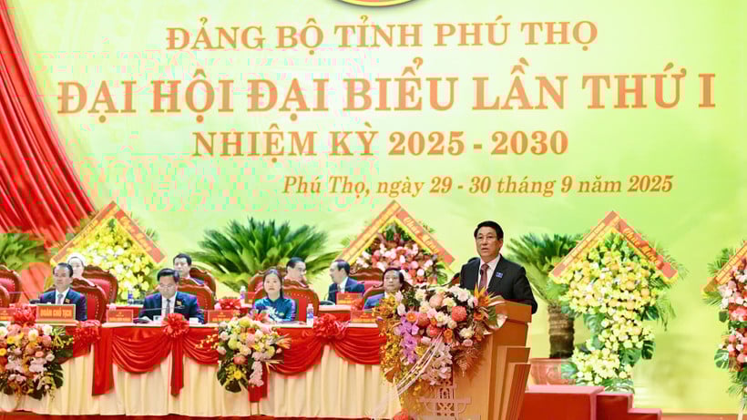 លោកប្រធាន Luong Cuong ថ្លែងសុន្ទរកថានៅមហាសន្និបាត។ (រូបថត៖ THUY NGUYEN)