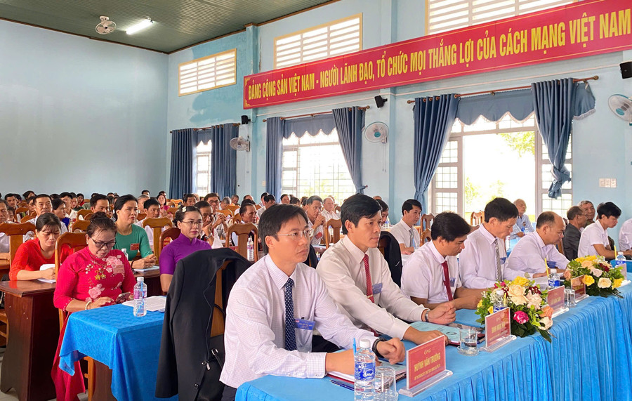cac-dai-bieu-tham-du-dai-hoi-anh-mai-linh.jpg