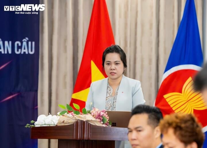 អគ្គកុងស៊ុលវៀតណាមប្រចាំនៅទីក្រុង Fukuoka លោកស្រី Vu Chi Mai ថ្លែងសុន្ទរកថាបើក។