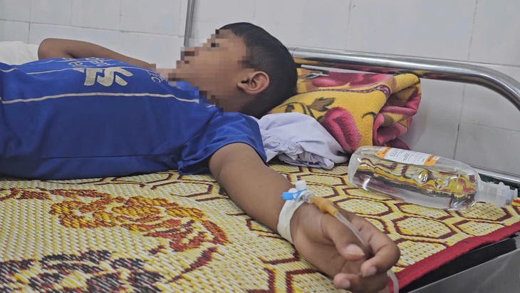 40 học sinh nghi ngộ độc ở Quảng Trị đã ra viện, chờ kết quả từ Viện Pasteur Nha Trang - Ảnh 1.
