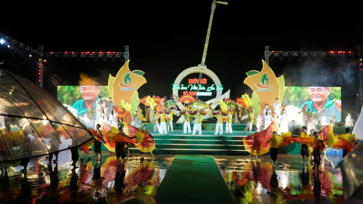 មុខ​ជំនាញ​រាប់​រយ​ចូល​រួម​ក្នុង​មហោស្រព​អាហារ Ca Mau - ១