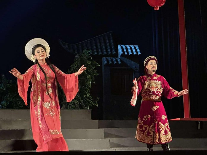 NSND Trần Ngọc Giàu chăm chút, dìu dắt đội ngũ đạo diễn trẻ của sân khấu Hát Bội TP HCM - Ảnh 4.