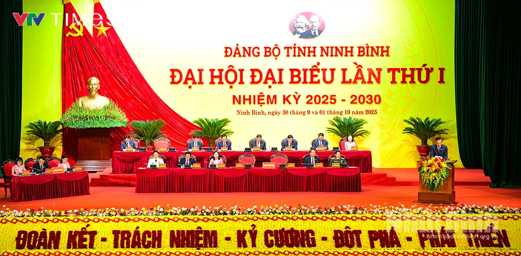 Đại hội Đảng bộ tỉnh Ninh Bình lần thứ I biểu quyết thống nhất danh sách Đoàn Chủ tịch - Ảnh 4.