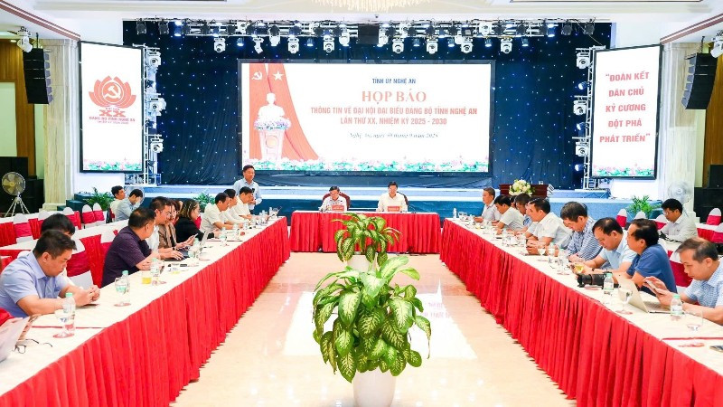 Scene of the press conference.