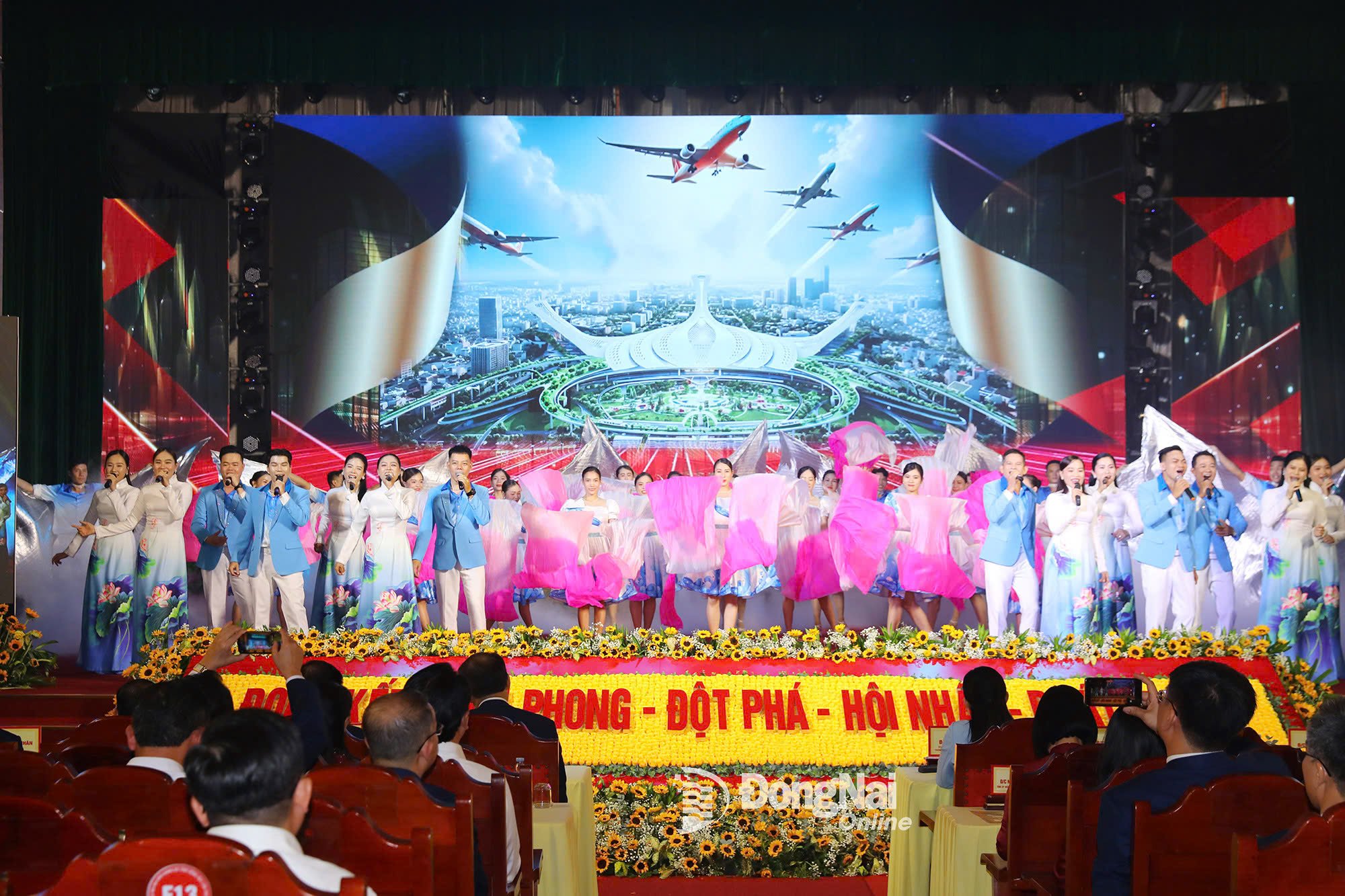 ការសម្តែងពិសេសនៅក្នុងកម្មវិធី។ រូបថត៖ ហ៊ុយ អាញ់