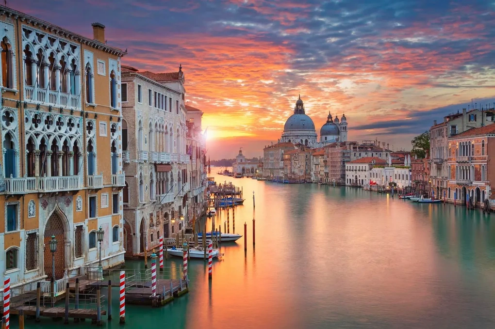 Italy và ván cờ ngược đời hút giới siêu giàu - 1