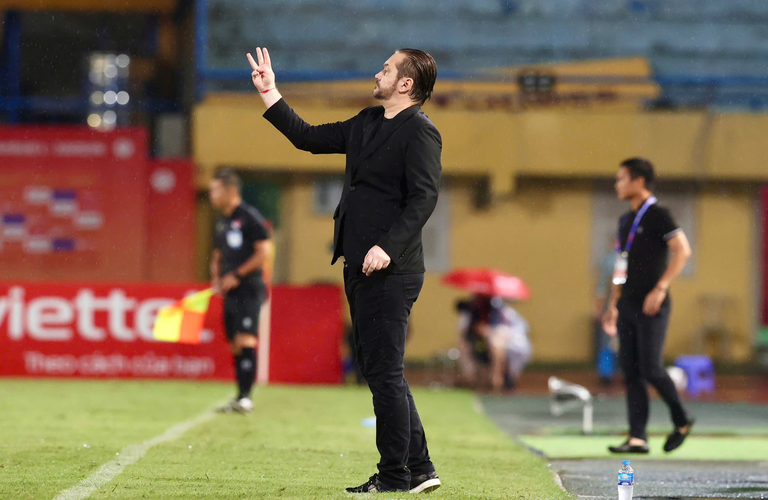 Lịch thi đấu V-League mới nhất: Đại chiến đua vô địch lẫn trụ hạng, sẽ có HLV ‘bay’ ghế! - Ảnh 2.