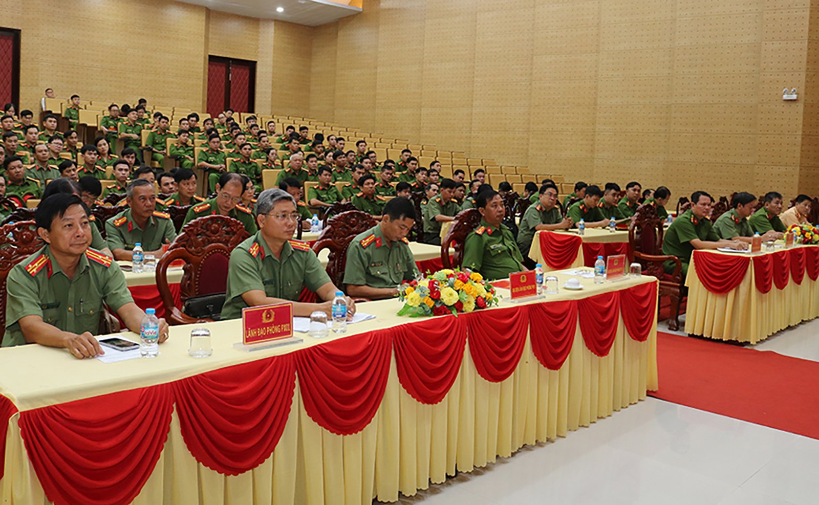 Đại biểu tham dự hội nghị
