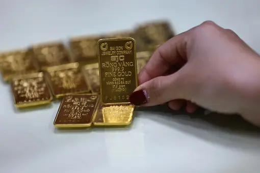 Giá vàng hôm nay 30/9: SJC vượt 137 triệu đồng/lượng