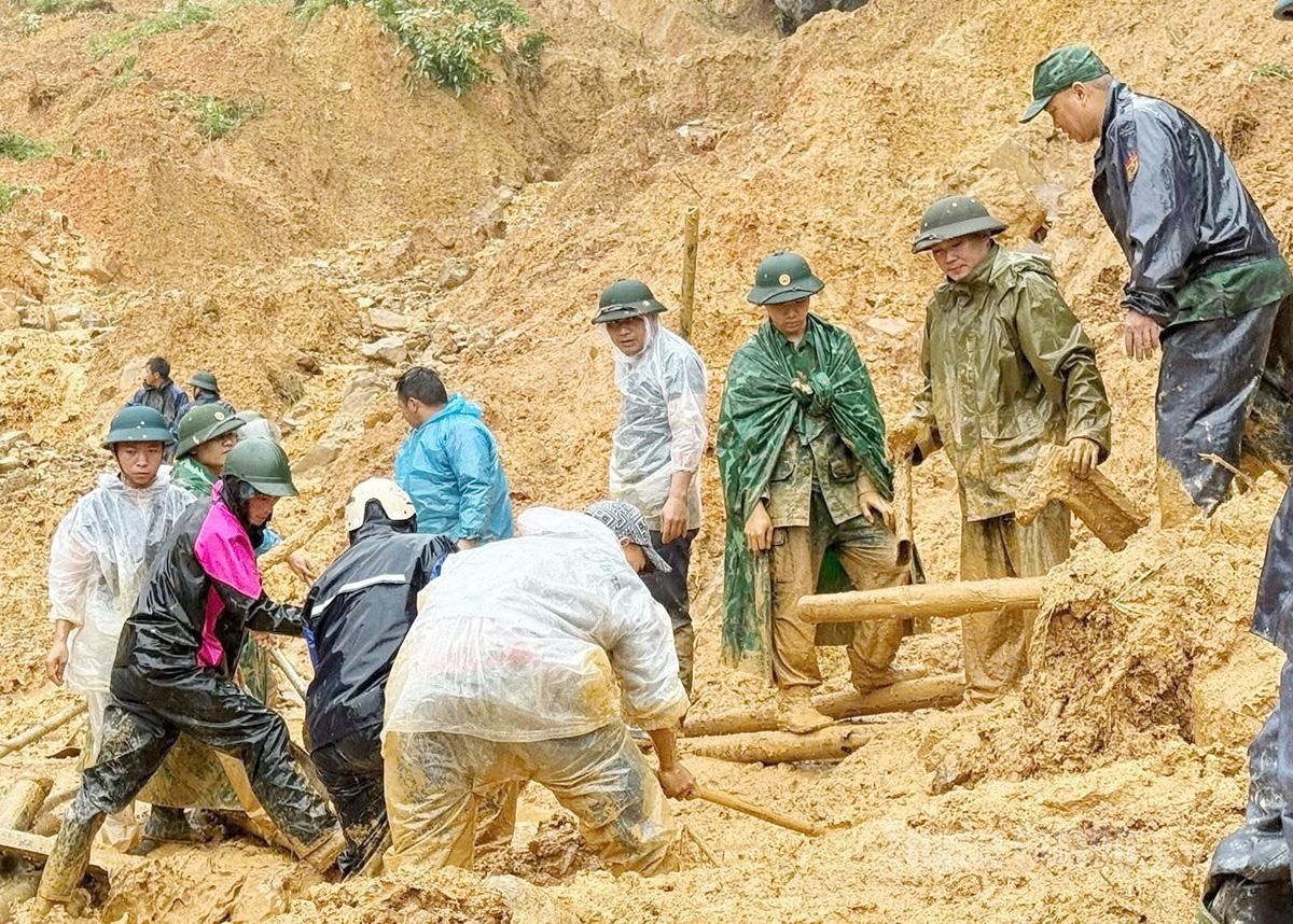 Công tác tìm kiếm 4 nạn nhân mất tích vẫn được nỗ lực triển khai.