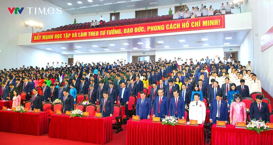 Đại hội Đảng bộ tỉnh Ninh Bình lần thứ I biểu quyết thống nhất danh sách Đoàn Chủ tịch - Ảnh 1.