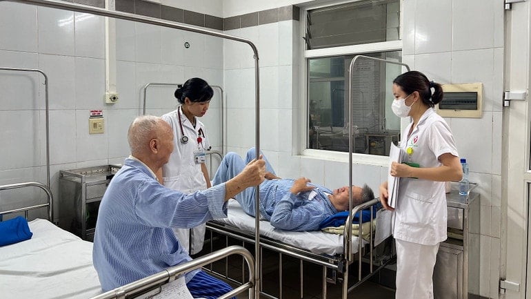 benh-nhan-bao-hiem-y-te-duoc-cham-soc-chu-dao-tai-benh-vien-da-khoa-dong-anh-ha-noi-3402.jpg
