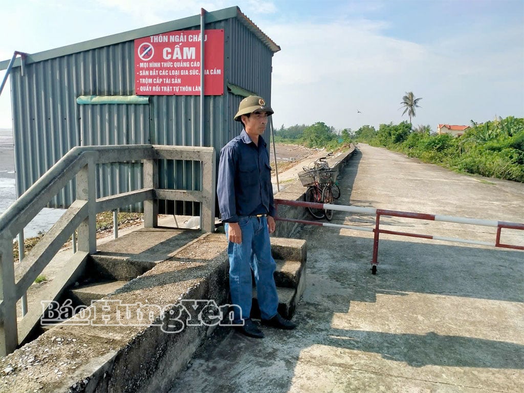 លោក Luong Van Truong Truong បានរួមចំណែកយ៉ាងសកម្មក្នុងការធានាសន្តិសុខ សណ្តាប់ធ្នាប់នៅឃុំ Dong Chau។