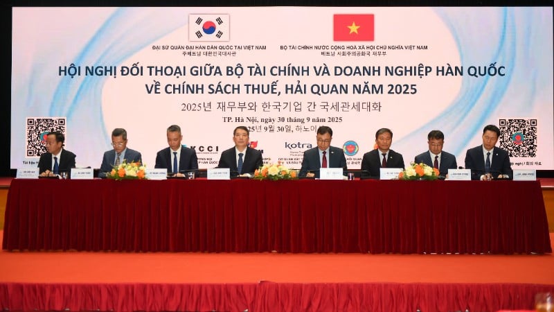 Vietnamské ministerstvo financí koordinovalo s velvyslanectvím Korejské republiky ve Vietnamu uspořádání dialogové konference s korejskými podniky o daňové a celní politice v roce 2025.