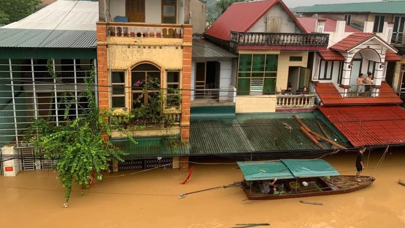 ភ្លៀង​ធ្លាក់​ខ្លាំង​បណ្តាល​ឱ្យ​ជន់​លិច​ក្នុង​តំបន់​ជា​ច្រើន​នៃ​ខេត្ត Lao Cai ។