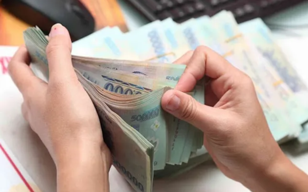 Bộ Nội vụ đề xuất tăng lương tối thiểu 7,2%, áp dụng từ năm 2026.