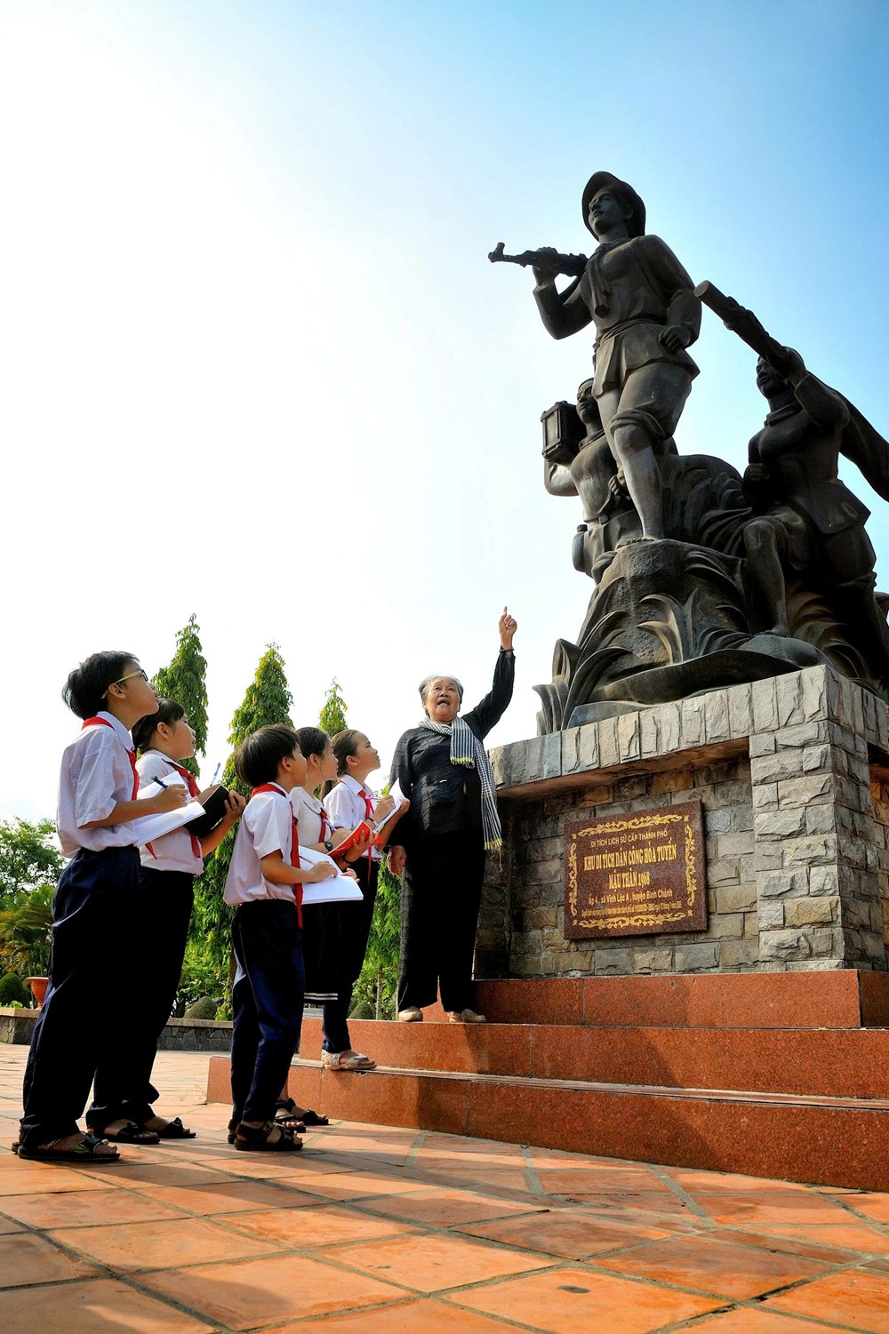 សំណើរដាក់ចំណាត់ថ្នាក់តំបន់ អរិយធម៌ ខ្សែភ្លើង Vinh Loc ជាទីគោរពសក្ការៈជាតិ - រូបថត 12
