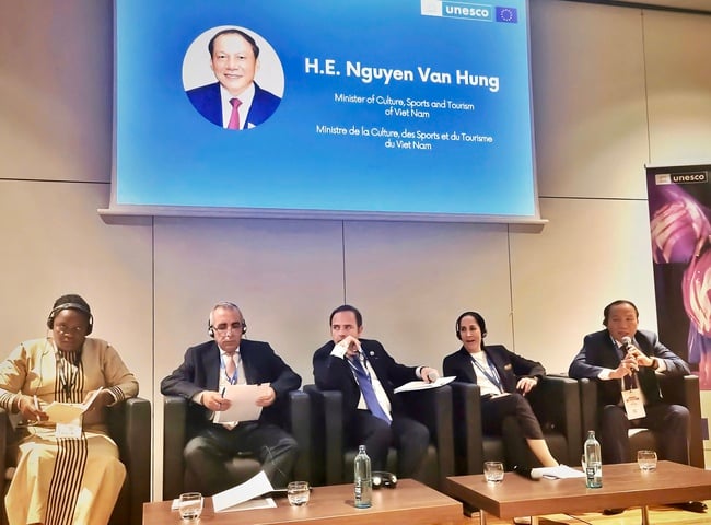 Bộ trưởng Nguyễn Văn Hùng: Đảng, Nhà nước Việt Nam luôn luôn dành sự quan tâm đặc biệt đối với sự nghiệp phát triển văn hóa, con người - Ảnh 1.
