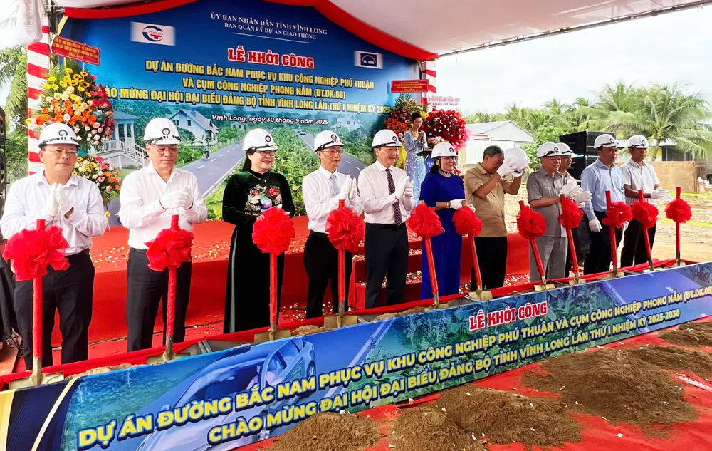 ប្រតិភូបានធ្វើពិធីបើកការដ្ឋានសាងសង់គម្រោង។