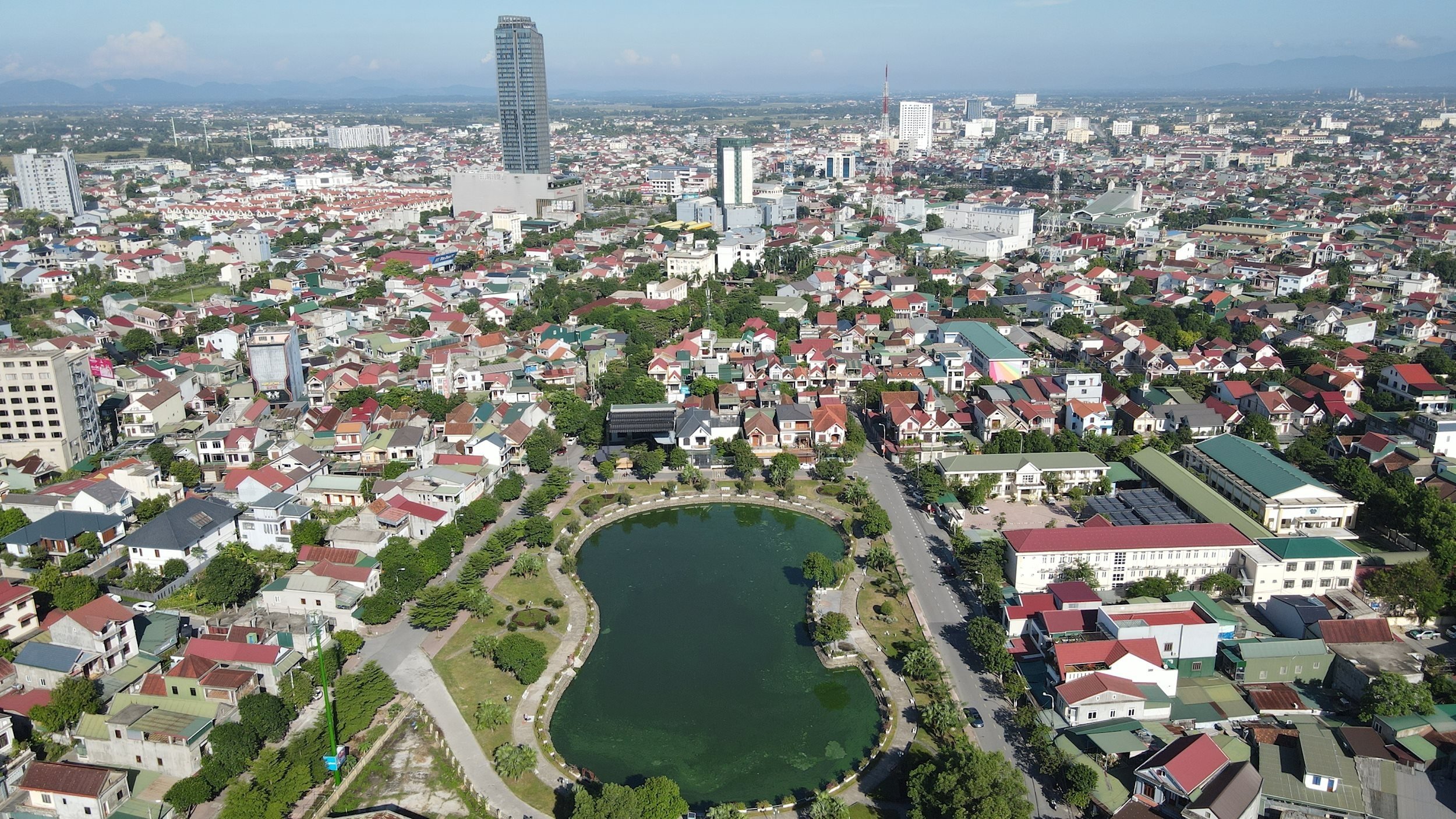 Đại hội được kỳ vọng sẽ tạo nên bước đột phá quan trọng, góp phần thúc đẩy Hà Tĩnh phát triển mạnh mẽ trong giai đoạn mới.