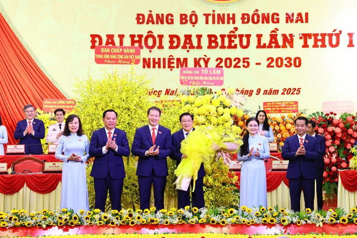 นายฟาน ดิญ ตราด: จังหวัดด่งนายมีโอกาสทองที่จะก้าวผ่านและพัฒนา - ภาพที่ 2