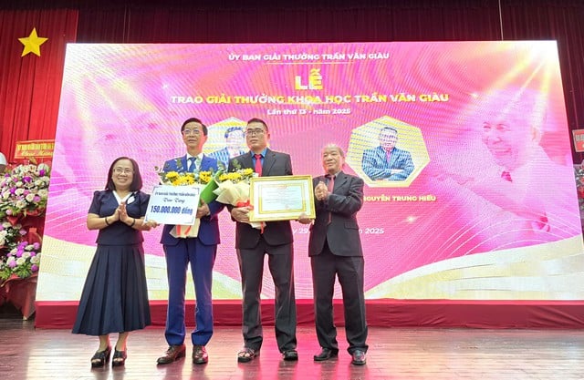 Cuốn sách được tôn vinh giải thưởng khoa học Trần Văn Giàu nhận 150 triệu đồng- Ảnh 1.