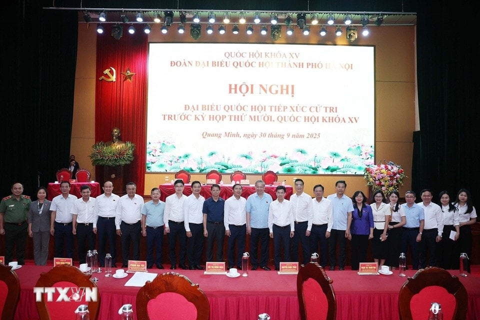 អគ្គលេខាធិការ To Lam និងគណៈប្រតិភូ។ (រូបថត៖ Thong Nhat/VNA)