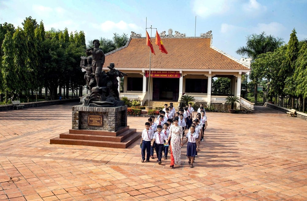 សំណើរដាក់ចំណាត់ថ្នាក់តំបន់ អរិយធម៌ ខ្សែភ្លើង Vinh Loc ជារមណីយដ្ឋាន វត្ថុសក្តិសិទ្ធជាតិ - រូបថត ២