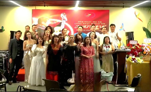 Tác giả ‘Quy Nhơn mênh mang niềm nhớ’ và những người bạn nghĩa tình ở quê nhà- Ảnh 2.