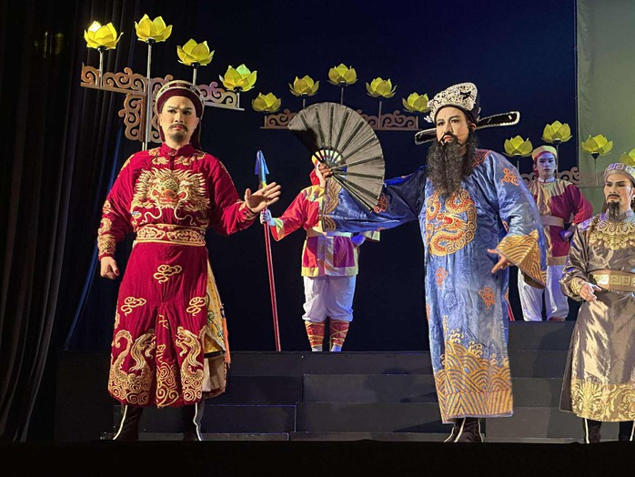 NSND Trần Ngọc Giàu chăm chút, dìu dắt đội ngũ đạo diễn trẻ của sân khấu Hát Bội TP HCM - Ảnh 5.
