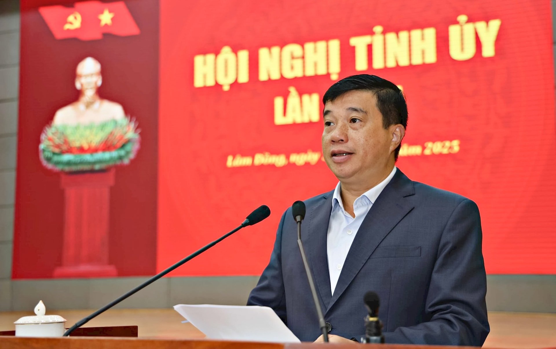 Comrade Thanh Ha Nie, the Central Executive Committee member, is being expelled from office. The leader of the Lam Dong provincial National Assembly delegation gave an opening speech at the 4th provincial meeting (1).jpg