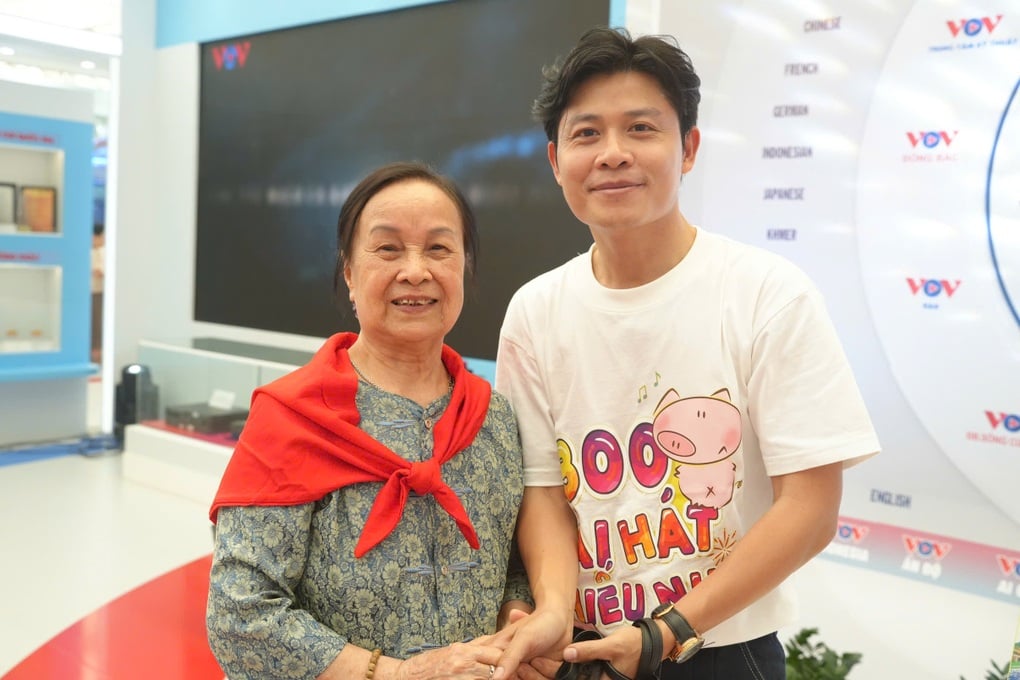 Khán giả ôm Nguyễn Văn Chung khóc nức nở vì Viết tiếp câu chuyện hòa bình - 2