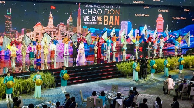 Rực rỡ “Đêm Việt Nam” - Nơi “Dòng chảy tinh hoa” hội tụ - Ảnh 4.