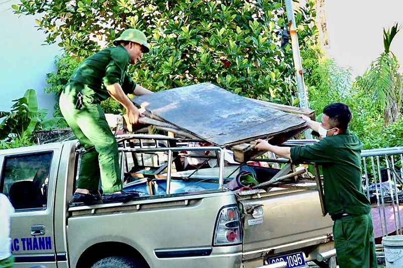បើកយុទ្ធនាការដោះស្រាយស្ថានភាពផ្សារបណ្ដោះអាសន្ននៅសង្កាត់ Hac Thanh