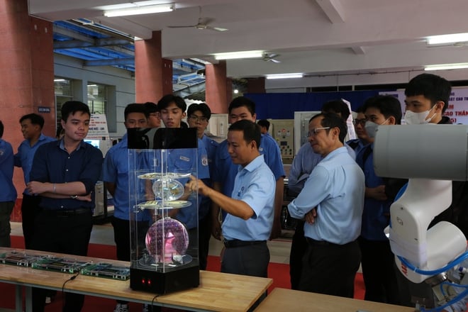 Trường nghề chuẩn bị từ A-Z cho lễ khai giảng đặc biệt- Ảnh 2.