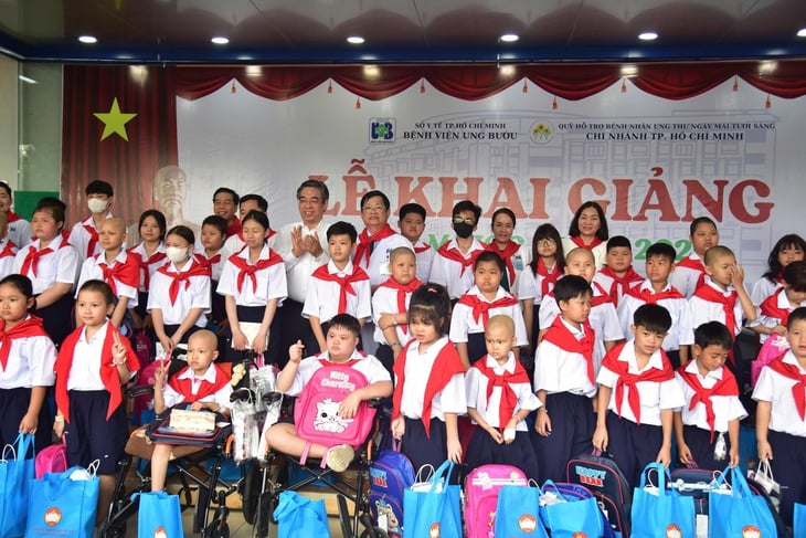 Lễ khai giảng đặc biệt tại Bệnh viện Ung bướu TP.HCM - Ảnh 5.