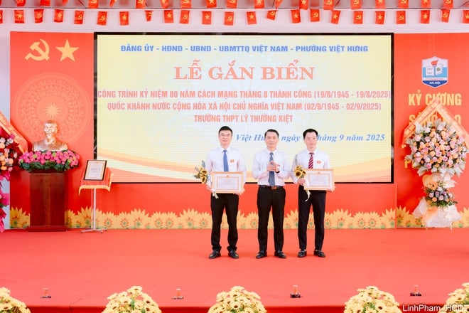 Phường Việt Hưng gắn biển công trình Trường THPT Lý Thường Kiệt chào mừng Quốc khánh 2/9- Ảnh 11.