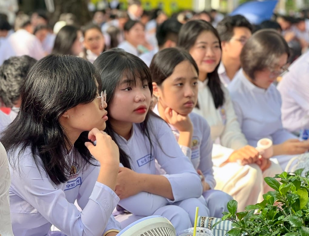 Miễn học phí với 14 nhóm học sinh, sinh viên  - 1