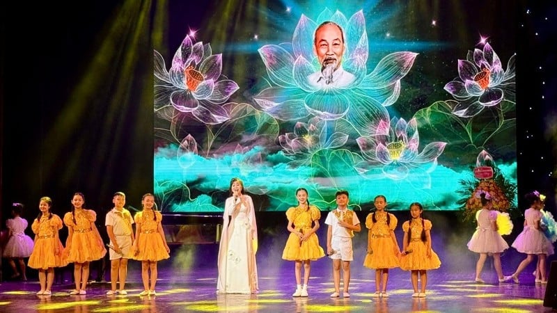 Chương trình nghệ thuật “Giai điệu Tổ quốc” chào mừng Ngày Âm nhạc Việt Nam.