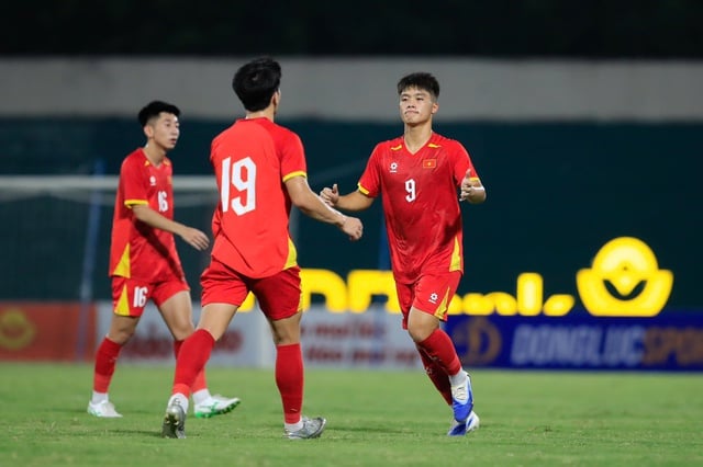 HLV Kim Sang-sik dùng người thông minh, U.23 Việt Nam đánh bại Bangladesh: Trọn vẹn ngày ra quân - Ảnh 9.