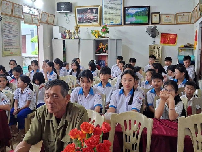 “Lắng nghe con nói” trước thềm năm học mới- Ảnh 2.