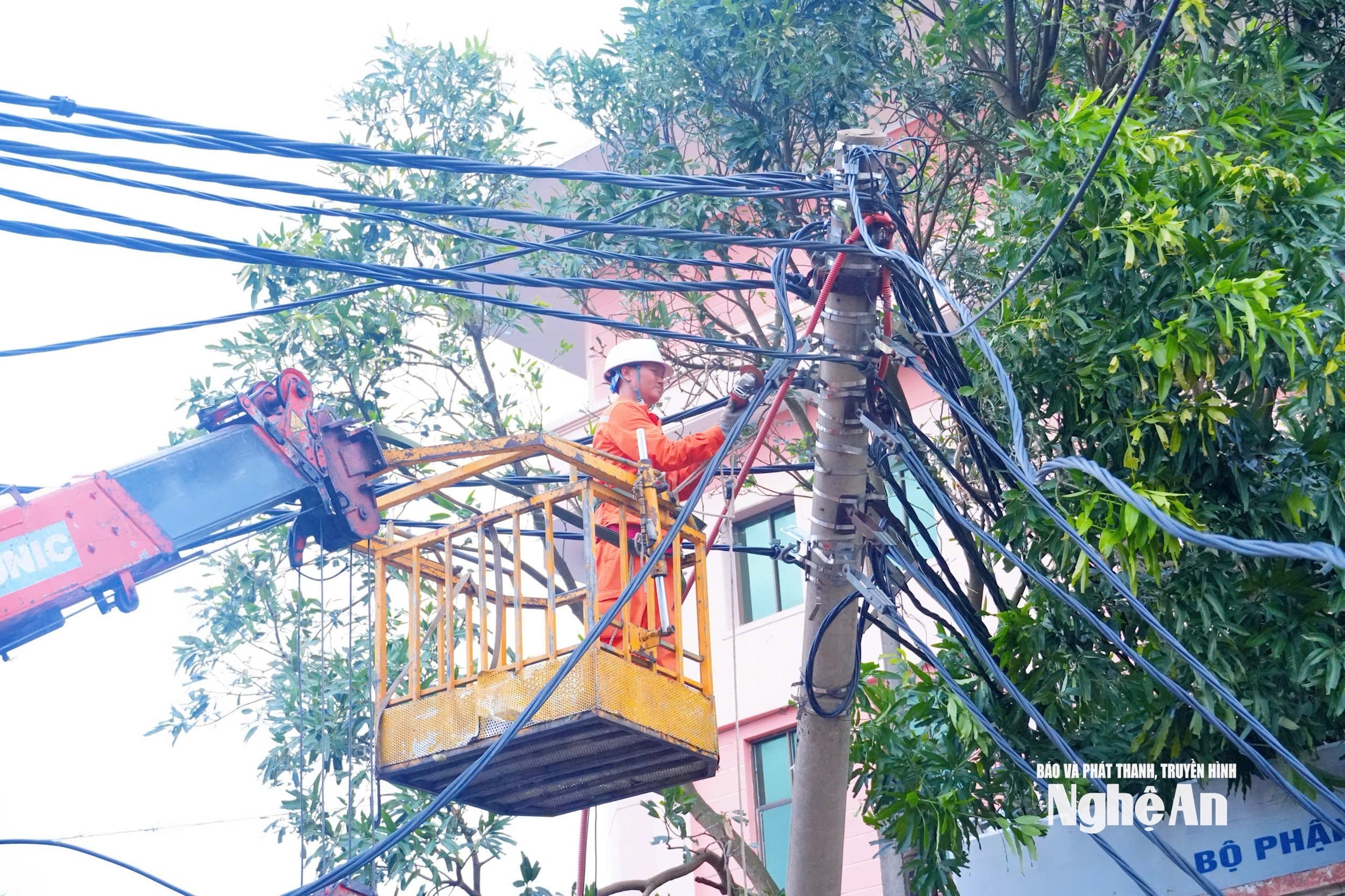Khắc phục sự cố tại các đường dây.