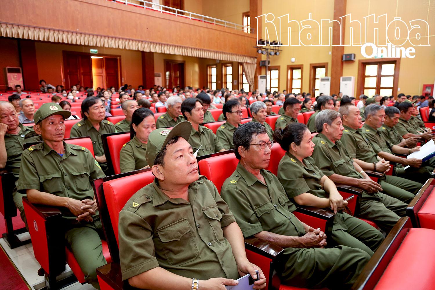 ប្រតិភូចូលរួមសន្និសីទ។