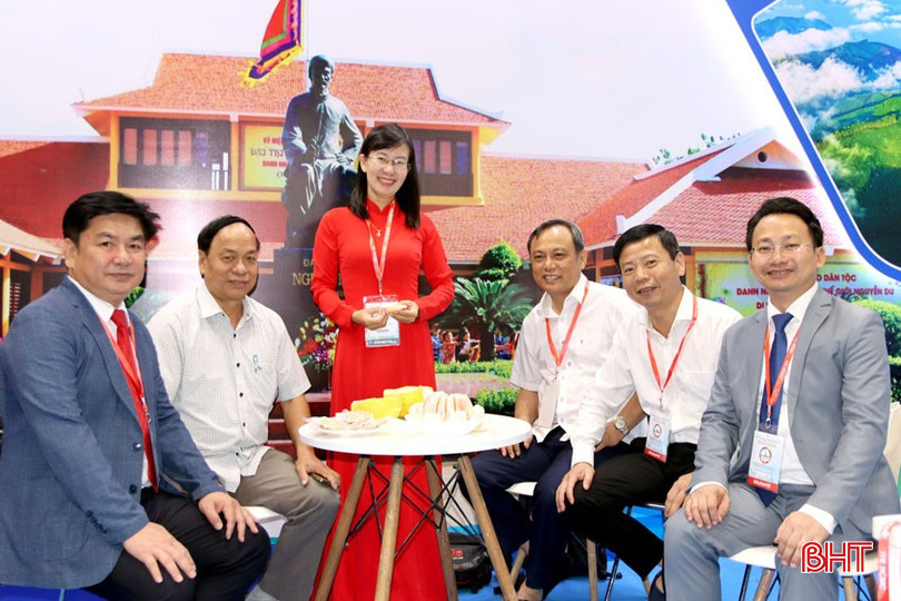 bqbht_br_gioi-thieu-dac-san-buoi-phuc-trach-voi-du-khach.jpg