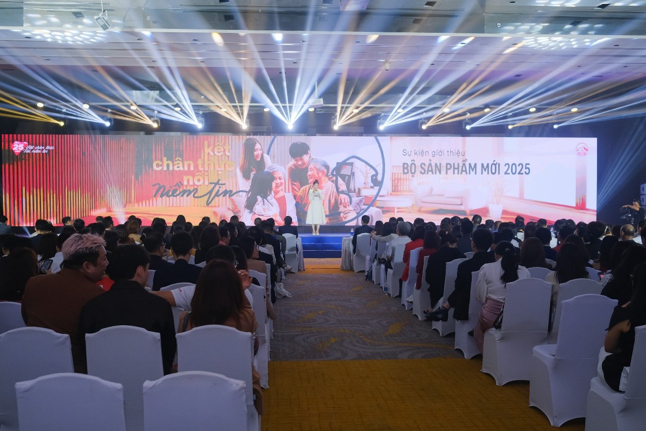 More than VND 1,230 billion in insurance benefits were paid by AIA Vietnam in the first 7 months of 2025 - Photo 2.