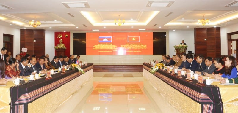 3 severovýchodní provincie Kambodžského království blahopřejí Vietnamu k Národnímu svátku
