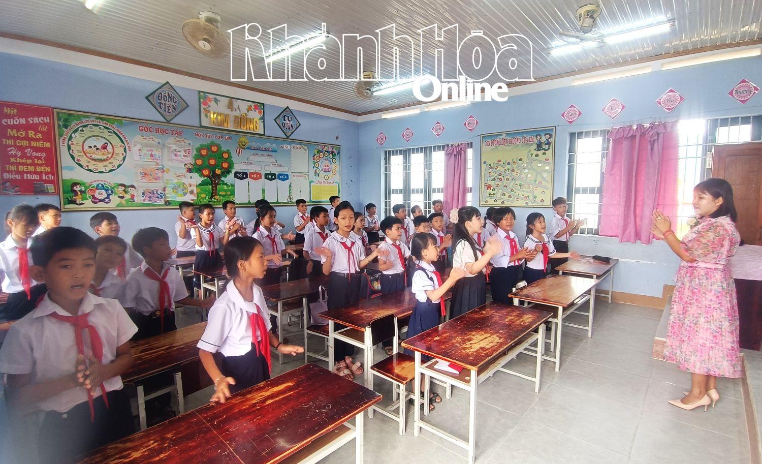 សិស្សសាលាបឋមសិក្សា វ៉ាន់លួង មានភាពមមាញឹក ដើម្បីត្រៀមចូលឆ្នាំសិក្សាថ្មី។