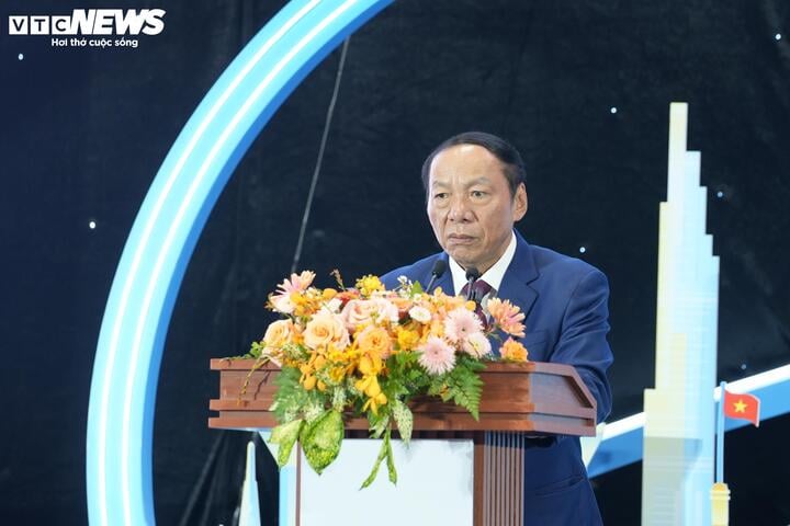 Bộ trưởng Bộ VH-TT&DL Nguyễn Văn Hùng phát biểu.