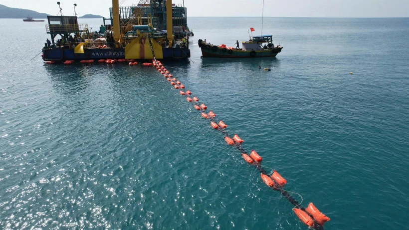 国営電力網からコンダオ島に電力を供給するプロジェクトに成功